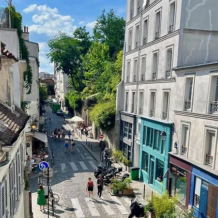 A Charming Cocoon In Montmartre