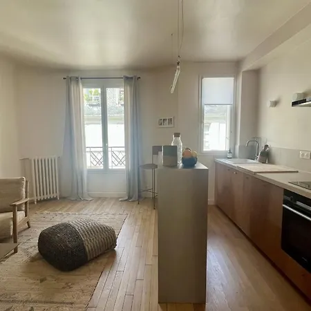 A Charming Cocoon In Montmartre アパート パリ